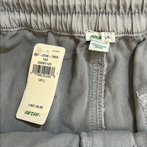 NWT Aerie Women's Distressed Gray Denim Shorts - Large - Picture 2 of 4